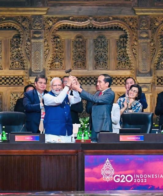 Presiden Jokowi Serahkan Presidensi G20 kepada PM India