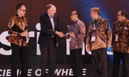 Dirjen Dukcapil Kemdagri Raih Penghargaan Internasional Honorable Mention dari Future of Government Awards