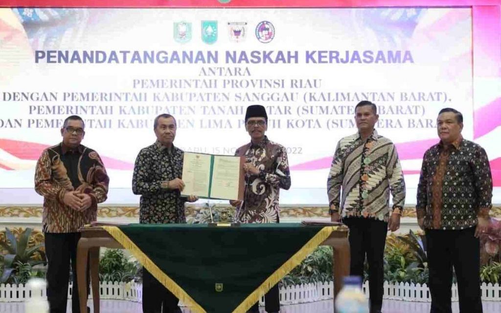 Bupati Safaruddin Dan Gubernur Riau Teken MoU