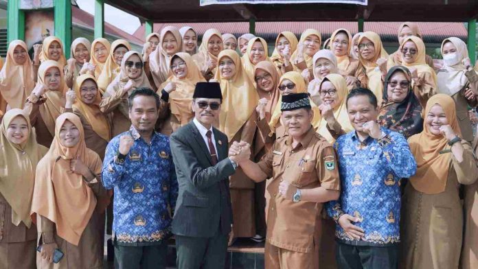 Jadi Pembina Upacara Di SMAN 1 Suliki, Bupati Safaruddin Sampaikan Hal Ini