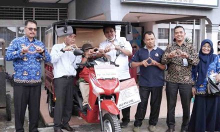 55 Paket Bantuan Atensi Disalurkan Pemkab Lima Puluh Kota
