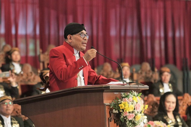Terima Gelar Dr. HC dari ISI Surakarta,  Garin Sampaikan Strategi Budaya Sebagai Oase
