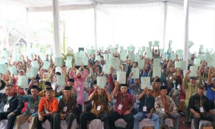 Air Mata Warga Pasuruan Berlinang Usai Peroleh Sertipikat Reforma Agraria