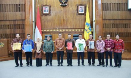 Kementerian ATR/BPN Serahkan Dokumen Persetujuan Substansi RTRW dan RDTR di Wilayah Provinsi Bali