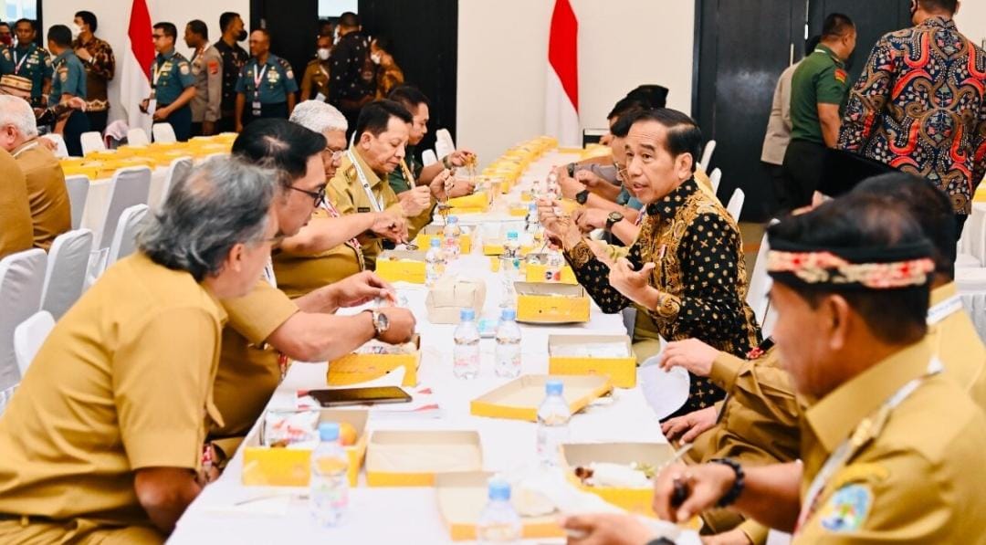 Presiden Jokowi Makan Siang Bersama Forkopimda