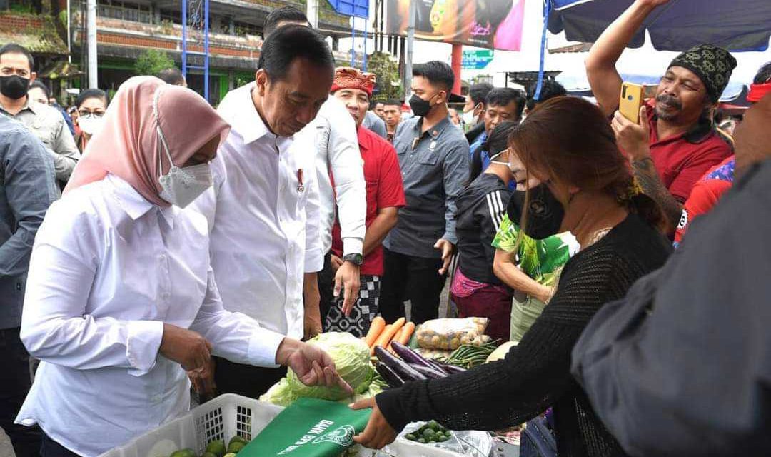 Presiden Jokowi Cek Harga Bahan Pokok di Pasar Baturiti
