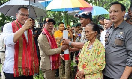 Ratusan Masyarakat Ikut Serta Pasang 1.028 Patok dalam GEMAPATAS di Kabupaten Belu