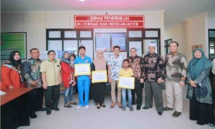 Serahkan Bantuan Beasiswa Cerdas Berkarakter, Disdik Kota Payakumbuh Bersama Baznas