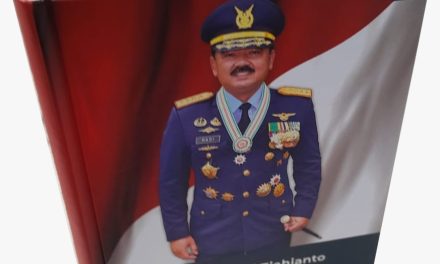 Resensi Buku : Menguak Sepak Terjang Marsekal Hadi Tjahjanto sebagai Panglima TNI