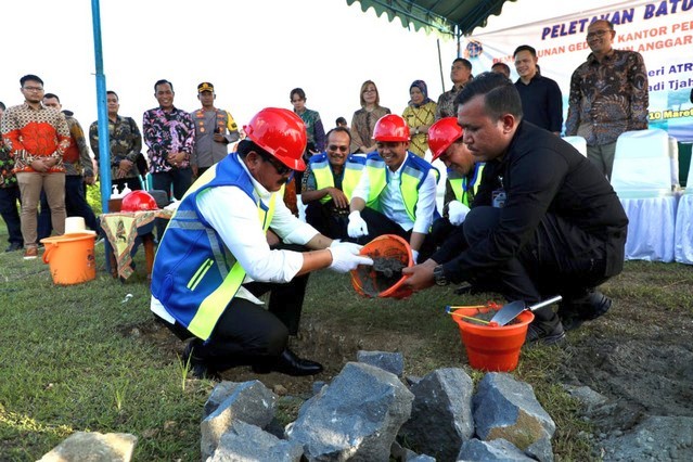 Menteri ATR/Kepala BPN Letakkan Batu Pertama Pembangunan Gedung Kantah Kabupaten Ngawi