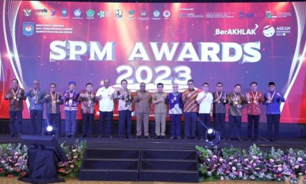Kemendagri Beri Penghargaan kepada Daerah Terbaik dalam Menerapkan Standar Pelayanan Minimal