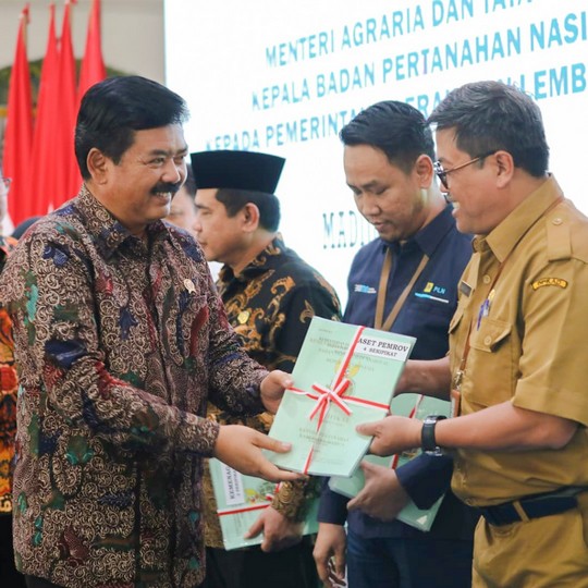 Serahkan Sertipikat Aset Pemerintah, Menteri ATR/Kepala BPN: Ini Bentuk Mitigasi Kerugian Keuangan Negara