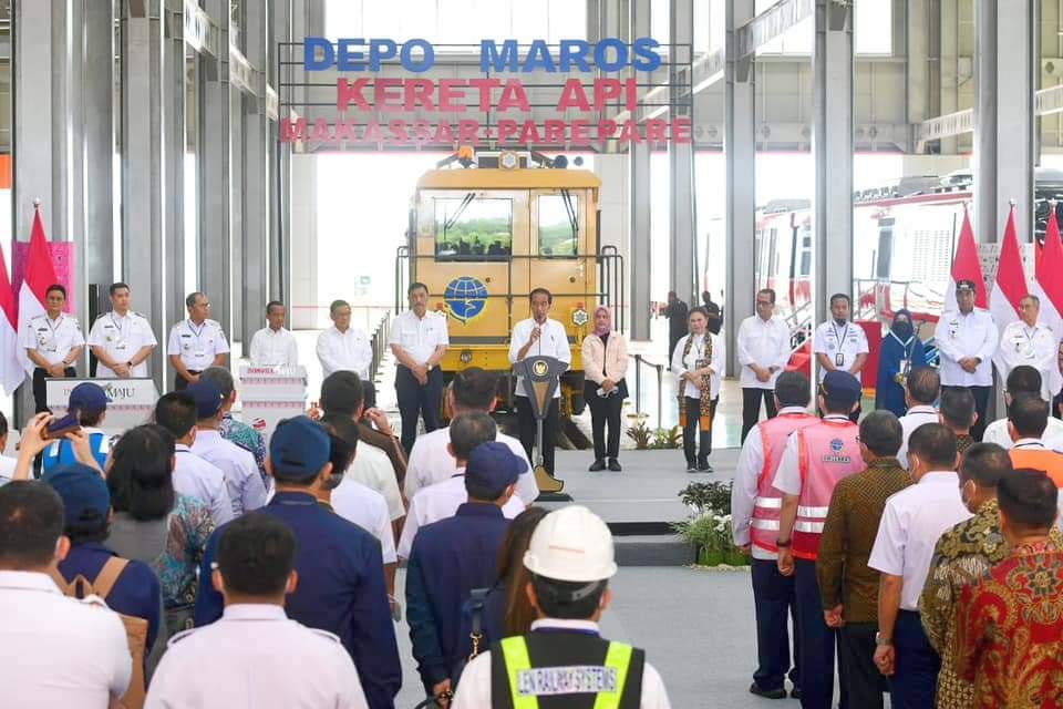 Presiden Jokowi Resmikan Pengoperasian Jalur Kereta Api Lintas Makassar-Parepare