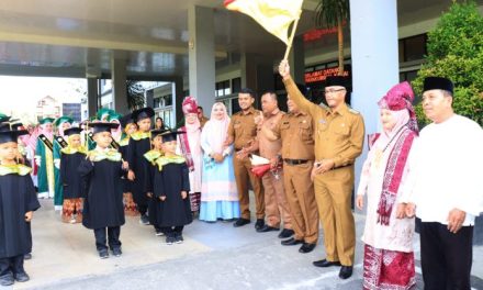 Wako Rida Ananda Lepas Pawai Khatam Alquran SDN 17 Payakumbuh