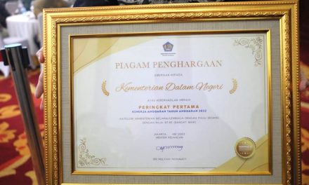 Kemendagri Terima Penghargaan Kinerja Anggaran Terbaik 2022, Mendagri: Terima Kasih atas Kerja Keras dan Kekompakannya