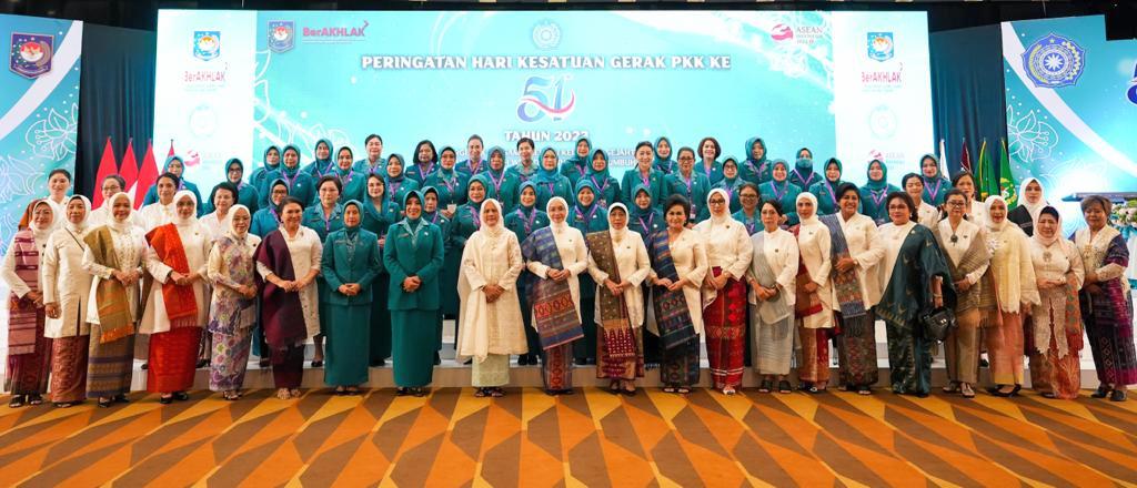 Ibu Negara Iriana dan Anggota OASE KIM Hadiri Puncak Peringatan HKG PKK ke-51 Tahun 2023 di Medan