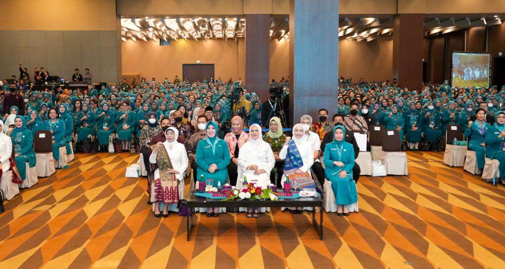 Ibu Negara Iriana Jokowi Apresiasi Kader PKK yang Bekerja Melebihi PNS