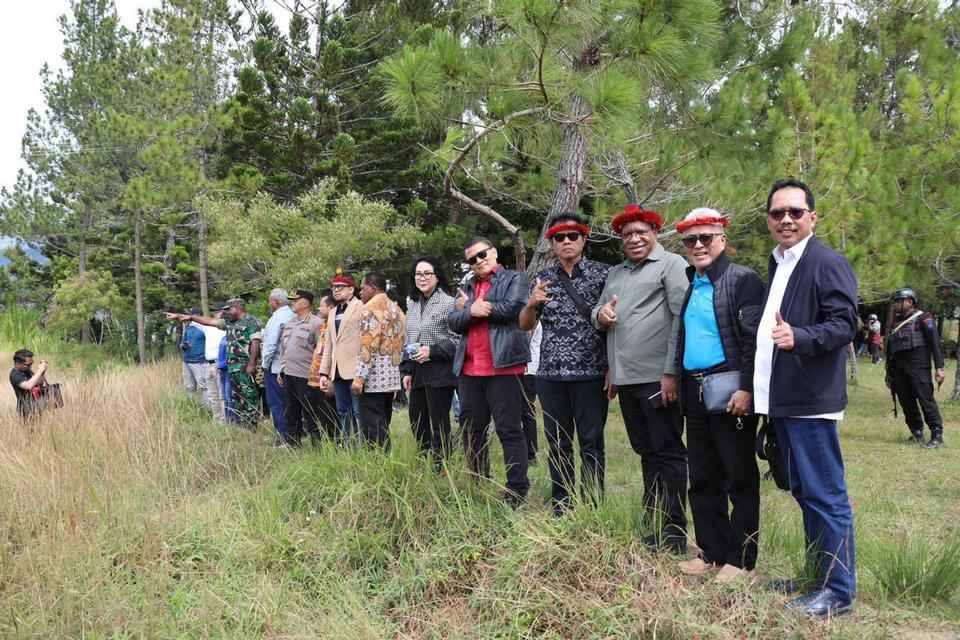 Kunker Hari Kedua, Wamendagri bersama Komisi II DPR RI Tinjau Kawasan Rencana Pusat Pemerintahan Papua Pegunungan