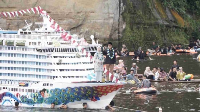 Ribuan Masyarakat Dan Wisatawan, Saksikan Alek Bakajang 2023