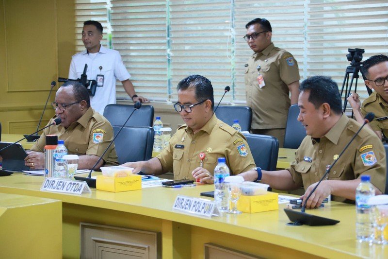 Rapat Kerja dengan DPD RI, Wamendagri Sampaikan Dukungan Pemerintah dalam Penyelenggaraan Pemilu dan Pilkada Serentak 2024