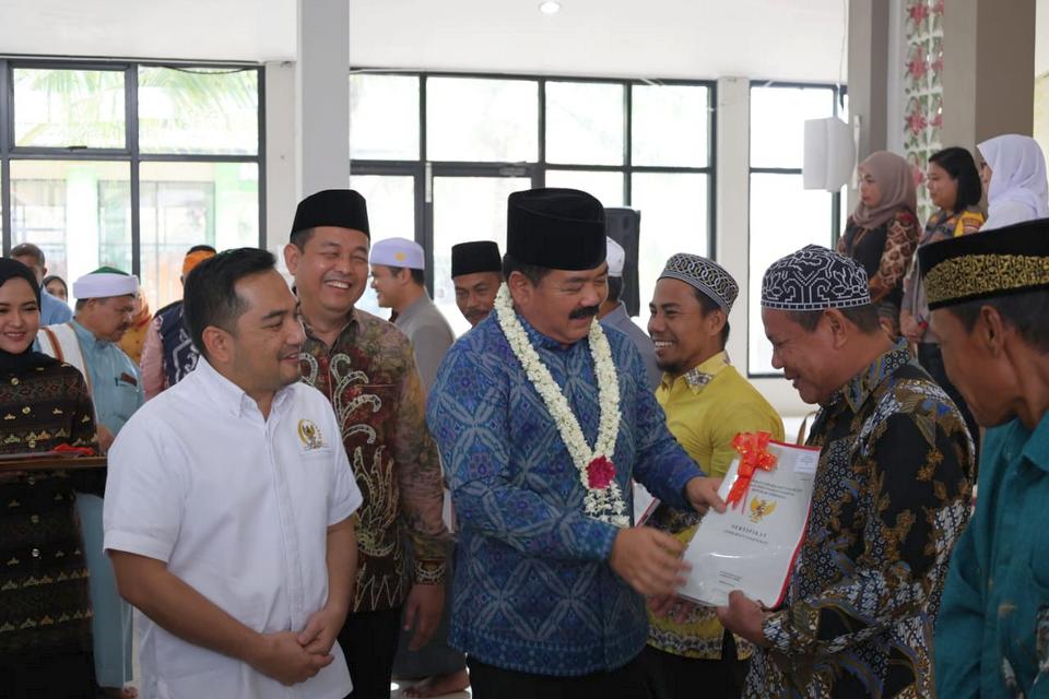 Kisah Nazir Masjid Terima Sertipikat Tanah Wakaf Setelah 40 Tahun
