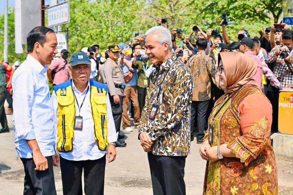 Presiden Jokowi Tinjau Rekonstruksi Jalan Raya Surakarta-Gemolong-Purwodadi