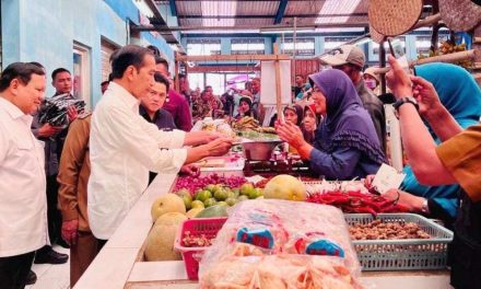 Tinjau Pasar Bululawang, Presiden Jokowi: Inflasi Terkendali, Pasokan Banyak