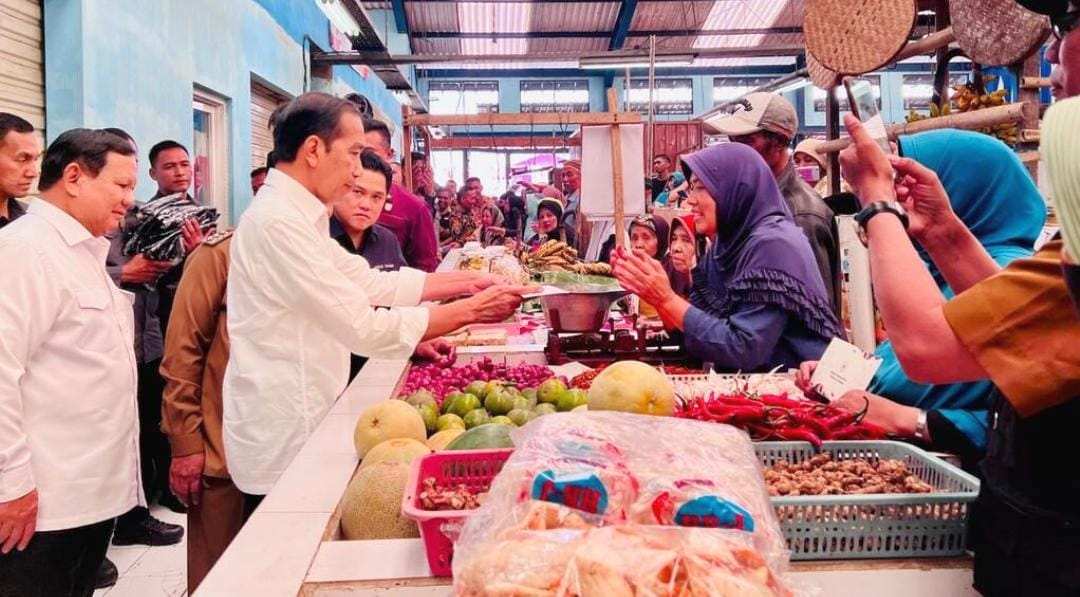 Tinjau Pasar Bululawang, Presiden Jokowi: Inflasi Terkendali, Pasokan Banyak