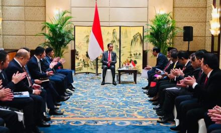 Gelar Pertemuan Bisnis, Presiden Tekankan Komitmen Indonesia Jaga Investasi