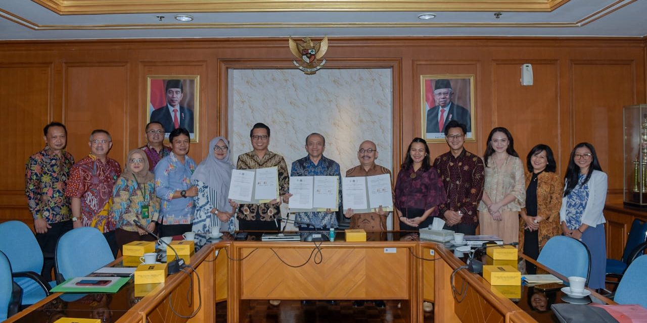 Kolaborasi Implementasi Kebijakan FOLU Net Sink 2030, Sekjen KLHK Teken MoU Dengan IOJI Dan ICEL