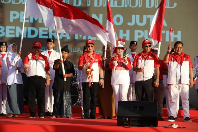 Mendagri Apresiasi Gerakan Nasional Pembagian 10 Juta Bendera di Bulukumba, Pacu Pertumbuhan Perekonomian UMKM