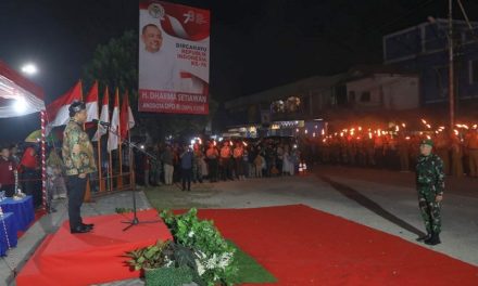 Mendagri Lepas Peserta Pawai Obor Peringatan HUT ke-78 Kemerdekaan RI di Kabupaten Natuna