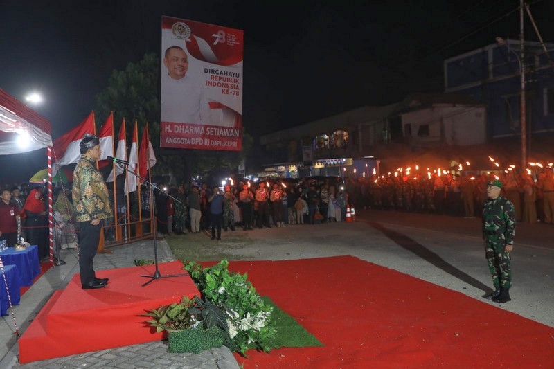 Mendagri Lepas Peserta Pawai Obor Peringatan HUT ke-78 Kemerdekaan RI di Kabupaten Natuna