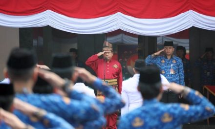 Sekjen Pimpin Upacara HUT Ke-78 RI di Lingkup Kemendagri