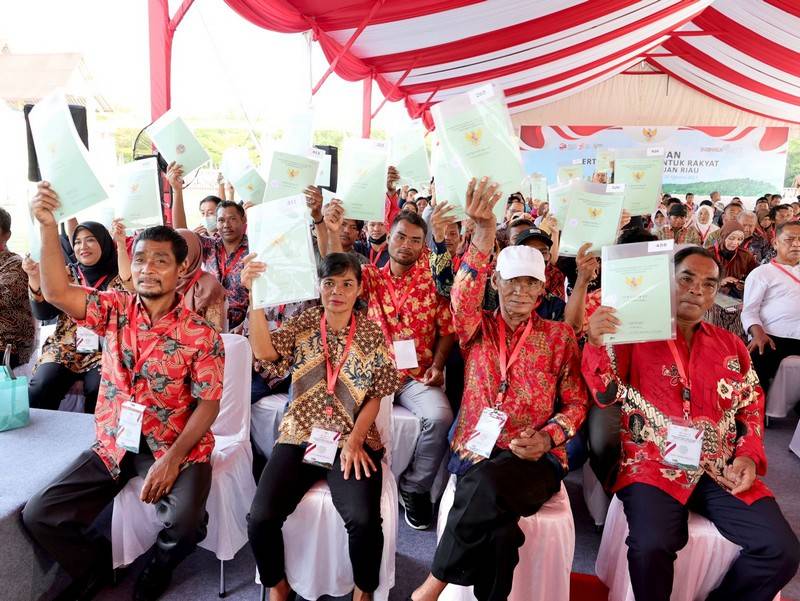 Akui Butuh Modal untuk Berlayar, Nelayan Karimun Punya Harapan Setelah Terima Sertipikat