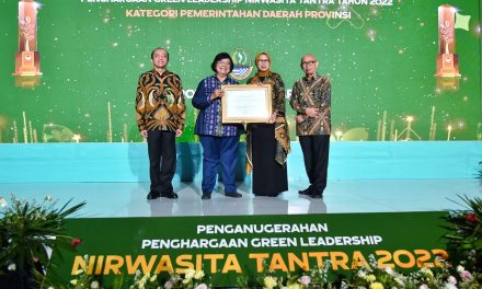 Komitmen Jaga Lingkungan, Para Pemimpin Daerah Diganjar Nirwasita Tantra