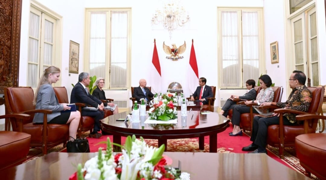 Presiden Jokowi Bertemu Ketua Eksekutif World Economic Forum