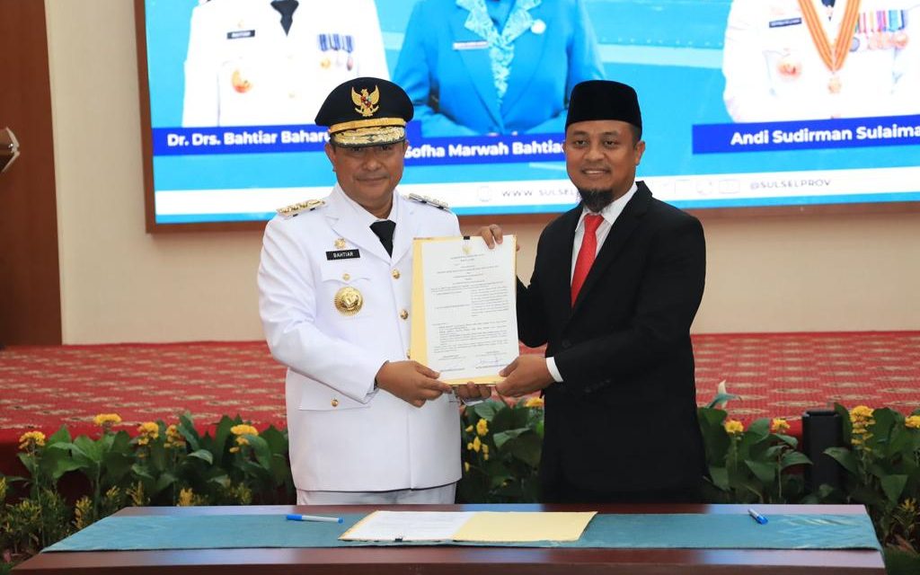 Serah Terima Memori Akhir Jabatan Gubernur Sulsel ke Bahtiar Baharuddin