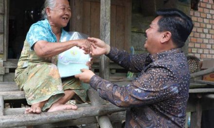 Nenek Mina Usai Terima Sertipikat: Pahit Ceritanya untuk Dapatkan Ini