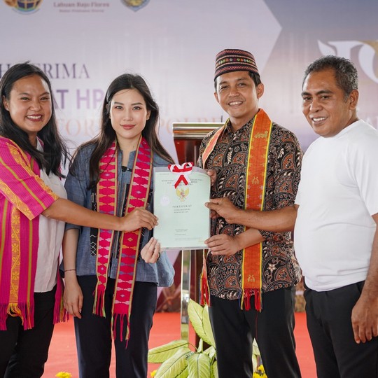 Wamen ATR/Waka BPN Serahkan Sertipikat HPL ke Otorita Labuan Bajo Flores Seluas 129 Ha