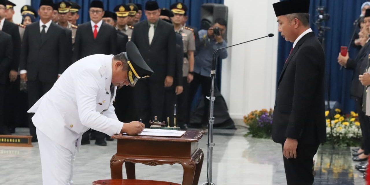 Pj. Gubernur Jawa Barat Lantik Benni Irwan sebagai Pj. Bupati Purwakarta