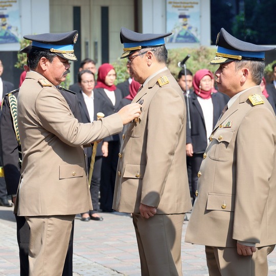 Momen HANTARU Tahun 2023, Menteri ATR/Kepala BPN Sematkan Pin Emas dan Berikan Piagam Penghargaan kepada para Purnabakti