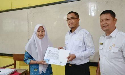 Pj Walikota Rida Ananda Bersama Program Disdukcapil Goes To School Menyasar Pelajar SMK N 1 Payakumbuh