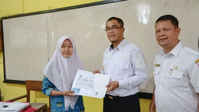 Pj Walikota Rida Ananda Bersama Program Disdukcapil Goes To School Menyasar Pelajar SMK N 1 Payakumbuh