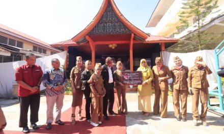 Setelah Sukses Di Rantau, drg. Devya Linda Berbagi Senyum Bersama Sanak Saudara Di Kota Payakumbuh