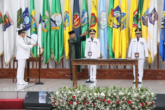 Mendagri Resmi Lantik Pj. Gubernur Sumsel dan Kaltim