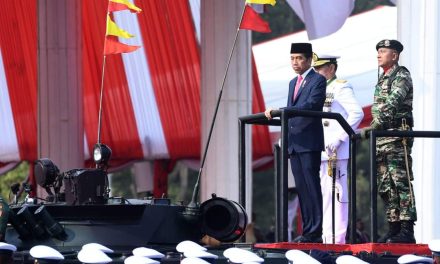 Presiden Jokowi Pimpin Upacara Peringatan HUT Ke-78 TNI