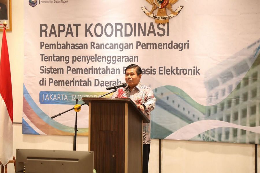 Sekjen Kemendagri Dorong Penerapan SPBE Semudah Aplikasikan WhatsApp