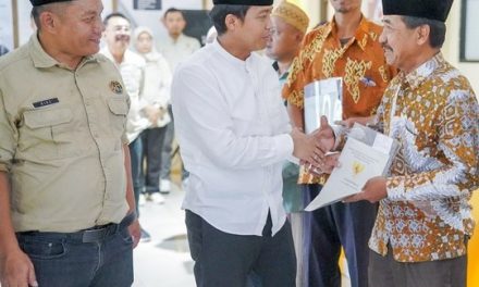 Sertipikat Diserahkan oleh Wamen ATR/Waka BPN, Pesantren Al Maunah Kepuh Cirebon Kini Telah Berkepastian Hukum