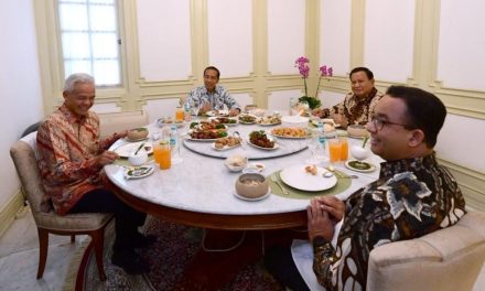 Saat Presiden Jokowi Makan Siang Bareng Tiga Capres